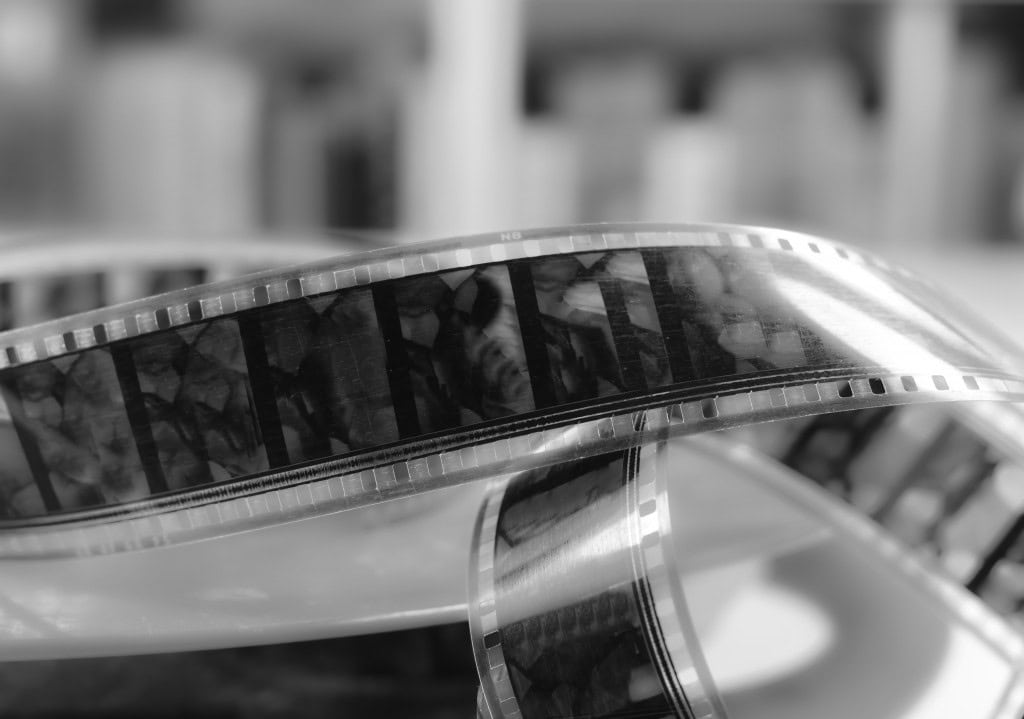 Wikiflix mostra como seria a Netflix há 100 anos, com filmes grátis O Wikiflix resgata uma ideia simples e cada vez mais rara na internet atual: assistir a filmes gratuitamente, sem anúncios e sem necessidade de cadastro. Inspirada no visual e na navegação de plataformas de streaming modernas, a iniciativa funciona como um grande arquivo de obras em domínio público, oferecendo ao público uma experiência que lembra como a Netflix poderia ter sido há cerca de 100 anos. Inspirado na Netflix, o Wikiflix reúne clássicos e raridades do cinema disponíveis gratuitamente na internet