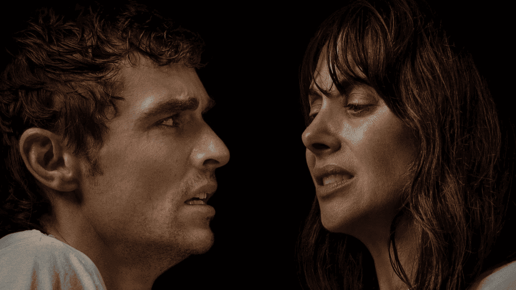 Os 5 melhores filmes de terror de 2025 Se você está procurando os melhores filmes de terror de 2025, já deve ter percebido que o gênero deu um salto interessante neste ano. Em vez de repetir sustos previsíveis ou vilões reciclados, o cinema de horror resolveu apostar em narrativas mais inteligentes, cheias de camadas e com aquela dose de inquietação que permanece mesmo depois dos créditos finais. É um movimento claro: o terror de 2025 abraça temas atuais, mexe com vulnerabilidades reais e entrega histórias que se conectam com o público de um jeito mais emocional e, ao mesmo tempo, mais perturbador. juntos