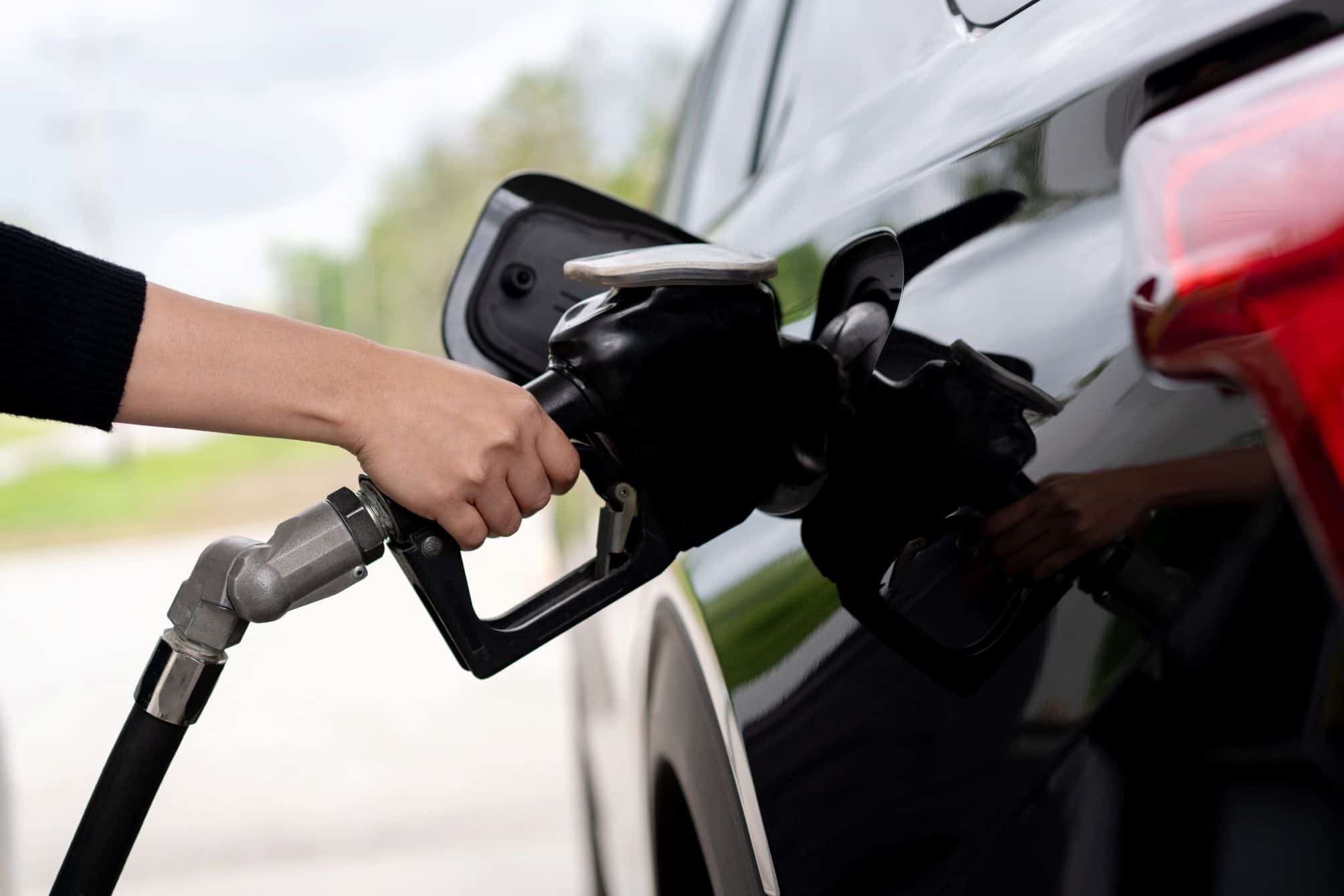 União Europeia recua na proibição de carros a combustão em 2035