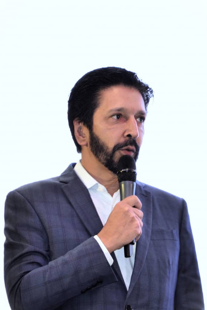 Ricardo Nunes falando ao microfone