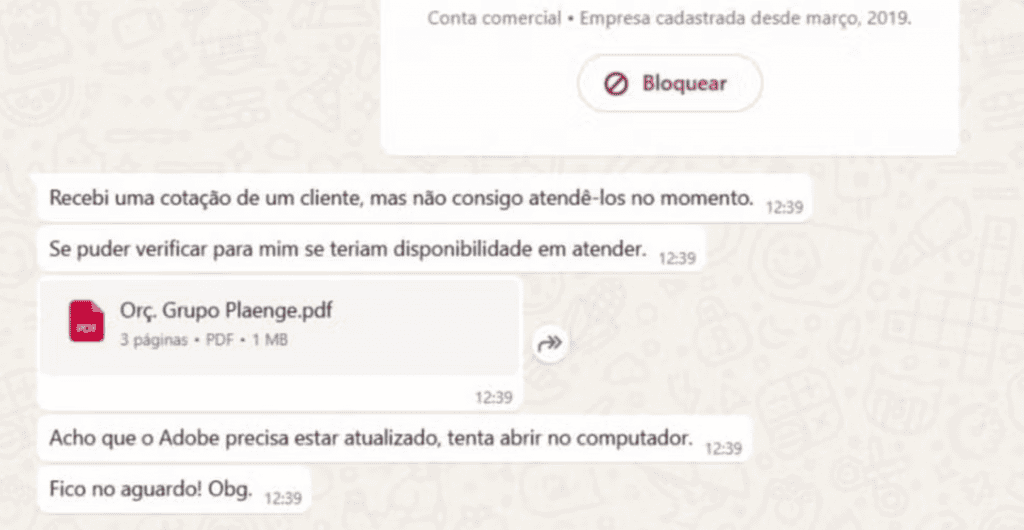 Novo golpe do WhatsApp pode ter usado IA para roubar senhas bancárias Pesquisadores de segurança alertam para uma nova evolução de ataques cibernéticos que utilizam o WhatsApp como principal vetor de disseminação e que podem ter contado com o apoio de inteligência artificial (IA) para se tornarem mais sofisticados. A análise foi divulgada pela empresa de cibersegurança Trend Micro, que identificou fortes indícios de uso de IA na atualização de um malware voltado especialmente a usuários brasileiros, capaz de enganar antivírus e roubar senhas bancárias. As informações são do G1. ataque não explora falhas de segurança no WhatsApp em si, mas se aproveita da confiança do usuário e da integração com o WhatsApp Web