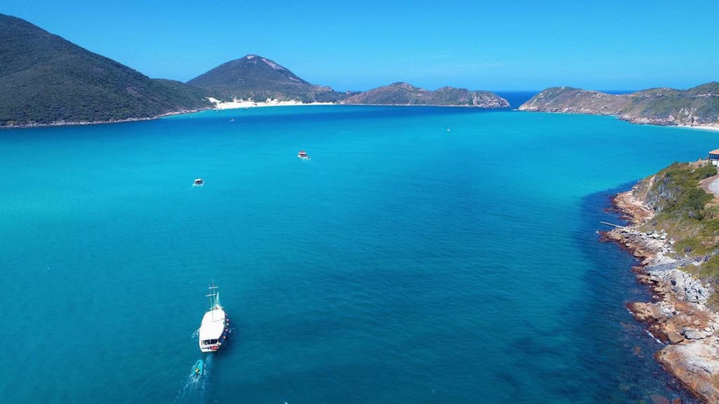 Estudos revelam por que o pôr do sol de Arraial relaxa e melhora o humor