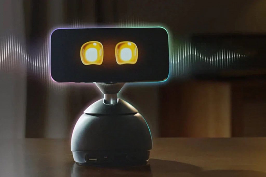 Era o que faltava: agora você pode transformar seu iPhone em um robozinho A CES 2026, maior feira de tecnologia do mundo que começou nesta terça-feira (6), é lar de grandes lançamentos, como novas linhas de televisores e robôs avançados, mas também vitrine para produtos menores e até experimentais. Um deles chamou atenção: o LOONA DeskMate, um dispositivo que transforma seu iPhone em um robozinho. Era o que faltava: agora você pode transformar seu iPhone em um robozinho