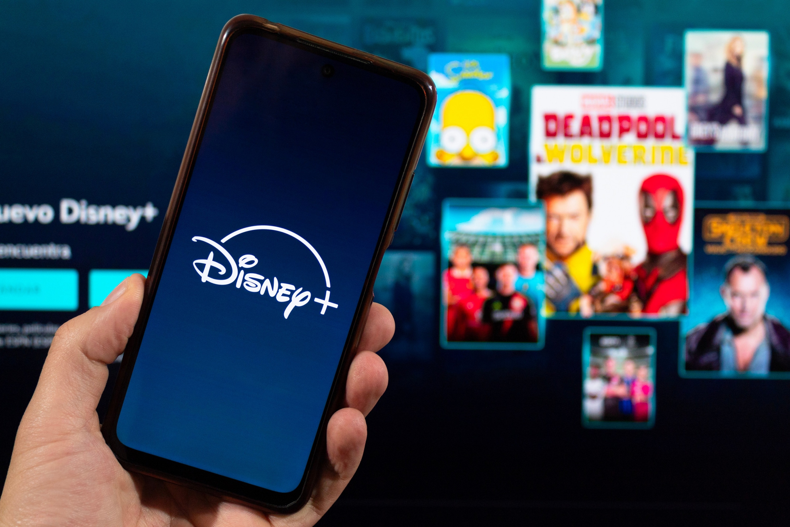 Virou moda: Disney+ terá feed vertical nos moldes do TikTok