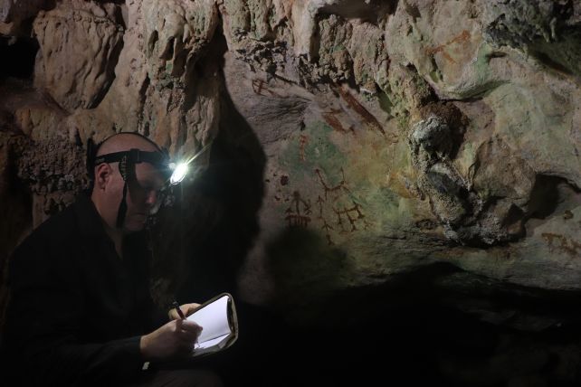 Arte rupestre mais antiga do mundo é descoberta em caverna