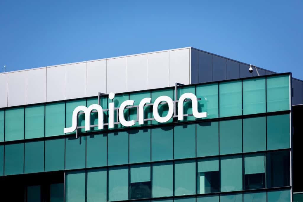 Logo da Micron em um prédio
