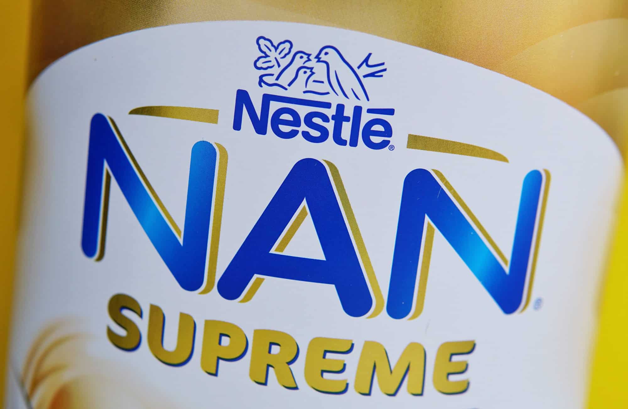 Anvisa barra lotes de fórmulas infantis da Nestlé no Brasil