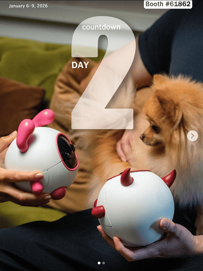 CES 2026: conheça Vex, robô que segue seu pet, grava e edita vídeos Empresas de tecnologia vêm oferecendo câmeras para pets há anos, mas o Vex quer ir além. Apresentado nesta semana na CES 2026, o novo robô-companheiro da FrontierX segue o animal pela casa, filma tudo e usa inteligência artificial (IA) para montar automaticamente um vídeo com os melhores momentos do dia. Duas pessoas segurando duas unidades do Vex ao lado de um cachorro