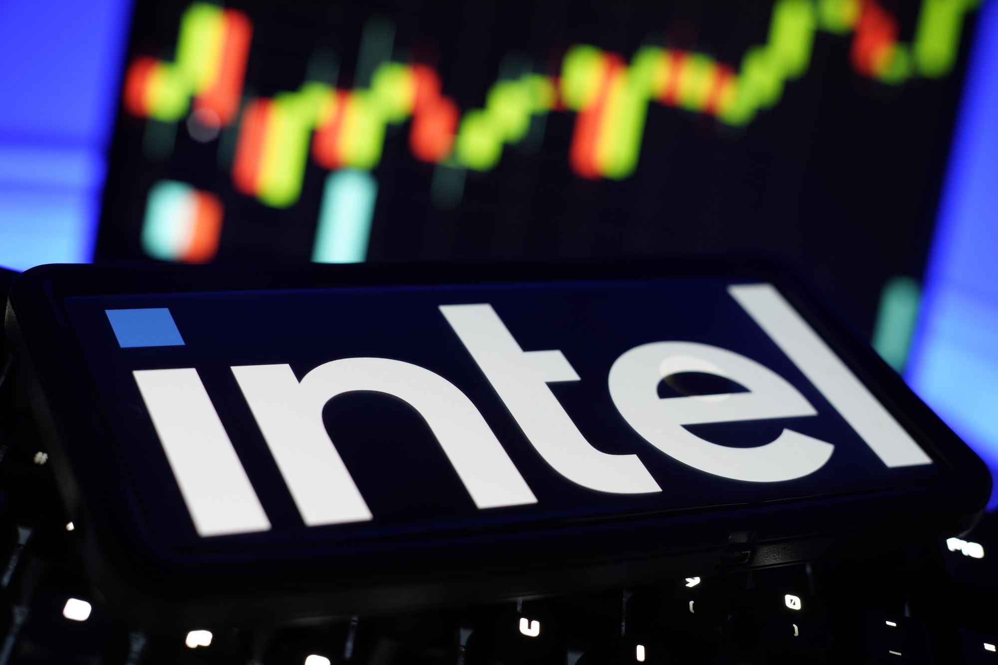 Intel supera expectativas no trimestre, mas prevê desaceleração
